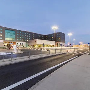 Courtyard By Marriott Airport Отель Варшава